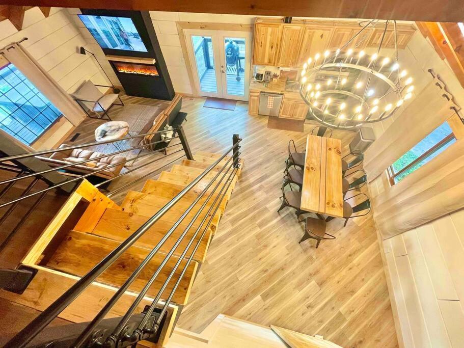 Modern Lake Side Nest• Hotub Fenced Yard King Beds 塞维尔维尔 外观 照片