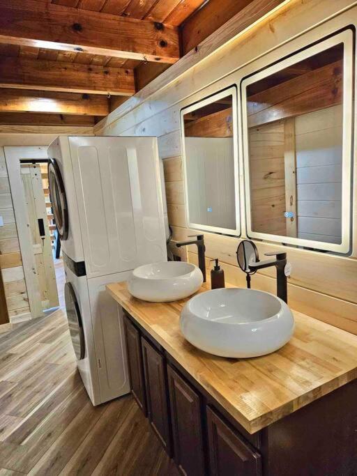 Modern Lake Side Nest• Hotub Fenced Yard King Beds 塞维尔维尔 外观 照片