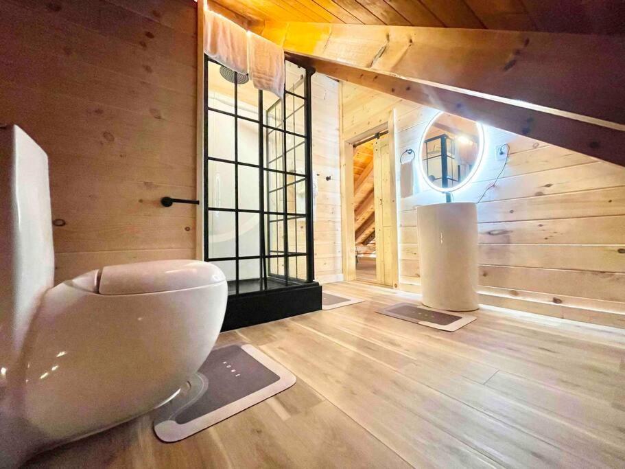 Modern Lake Side Nest• Hotub Fenced Yard King Beds 塞维尔维尔 外观 照片