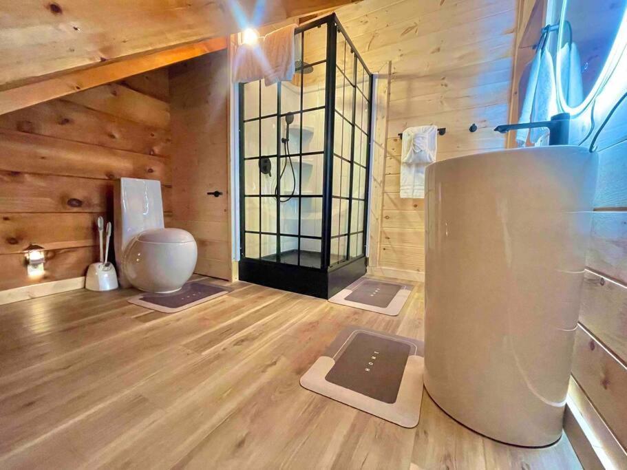 Modern Lake Side Nest• Hotub Fenced Yard King Beds 塞维尔维尔 外观 照片
